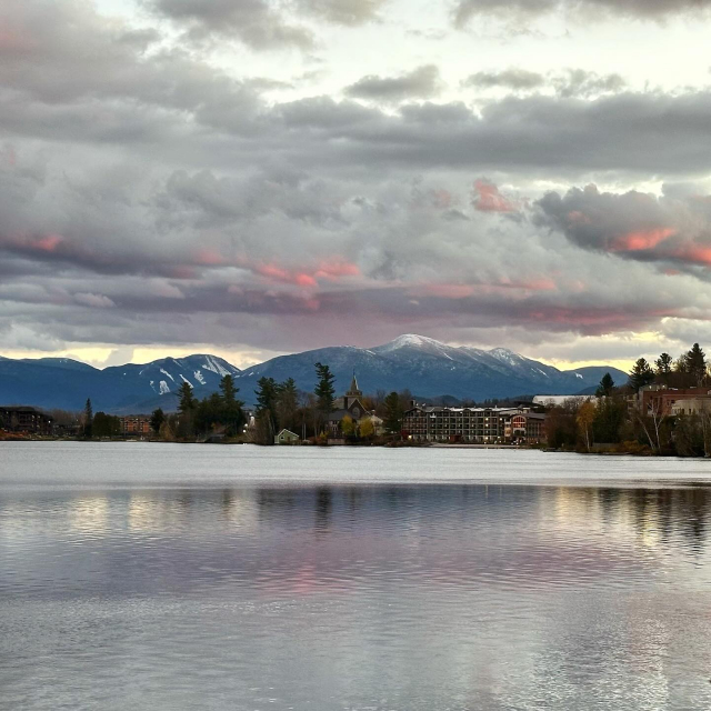 Mountains, magic, and a little Adirondack peace 💕🏔️
#lakeplacid #adks #sunset
Mirror Lake | Upstate New York | Lake Placid Resort | Adirondack Mountains