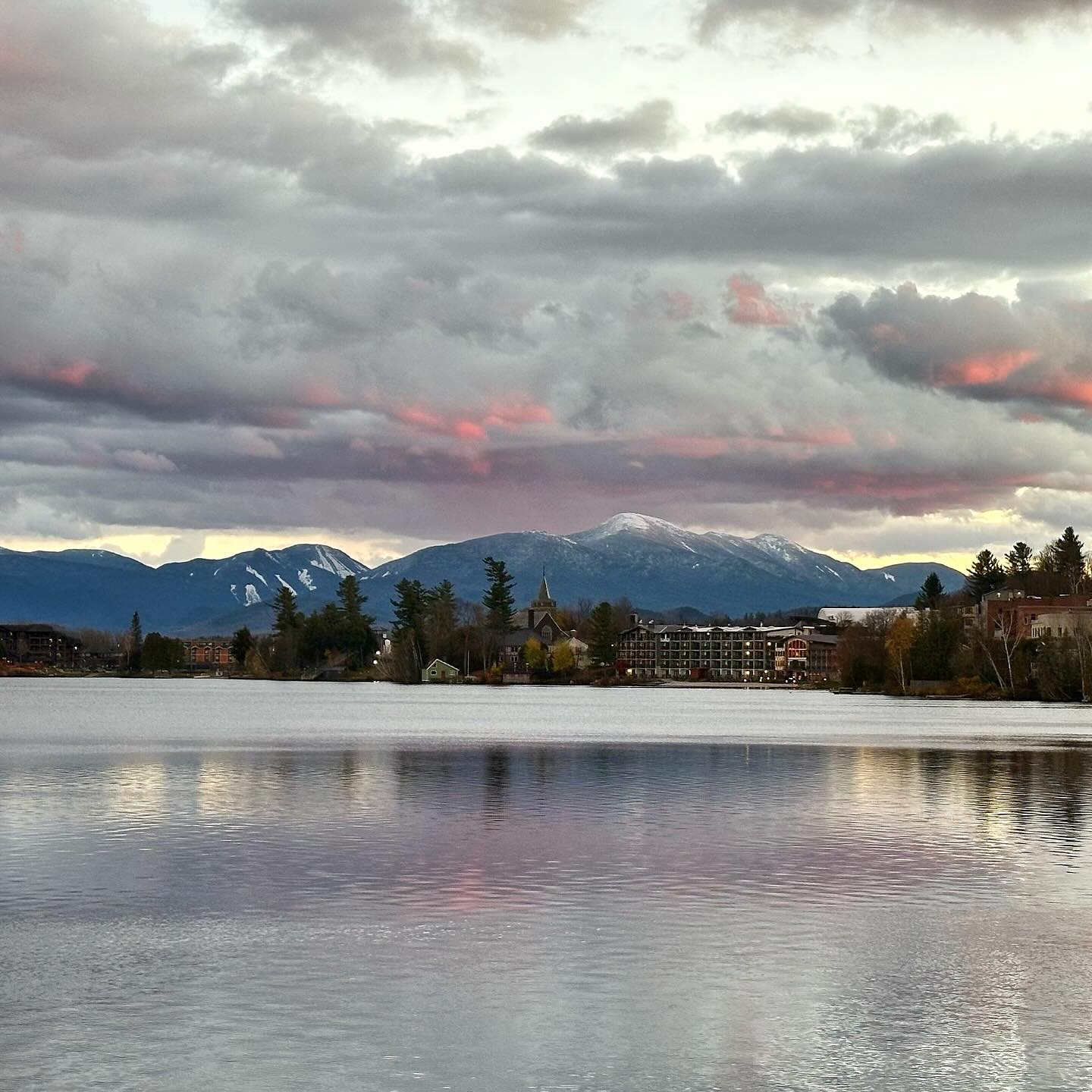 Mountains, magic, and a little Adirondack peace 💕🏔️
#lakeplacid #adks #sunset
Mirror Lake | Upstate New York | Lake Placid Resort | Adirondack Mountains
