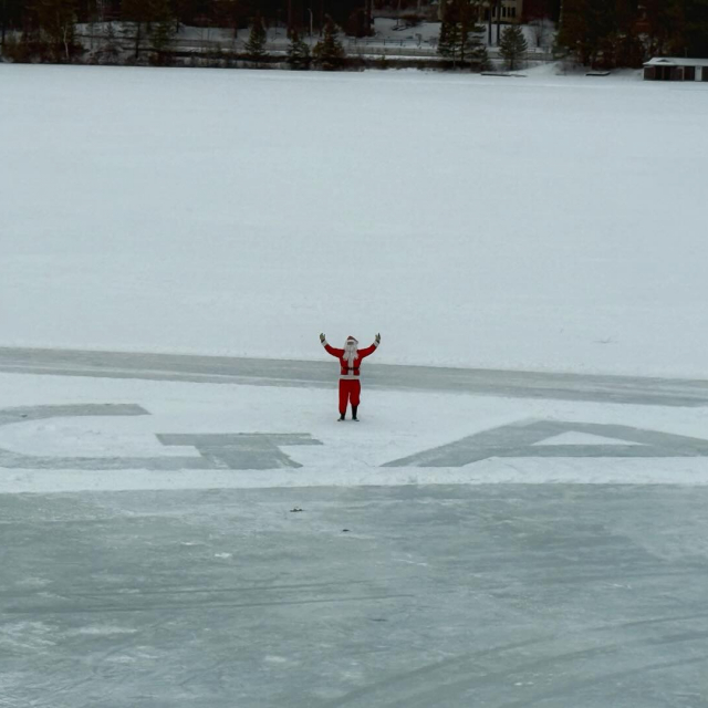 𝐌𝐞𝐫𝐫𝐲 𝐂𝐡𝐫𝐢𝐬𝐭𝐦𝐚𝐬 𝐟𝐫𝐨𝐦 𝐨𝐮𝐫 𝐟𝐚𝐦𝐢𝐥𝐲 𝐭𝐨 𝐲𝐨𝐮𝐫𝐬. 🎅🏻

We hope everyone had a day filled with love, cookies, chaos, and just the right amount of glitter ✨

#lakeplacid #resort #adksusa #mirrorlake #christmas
Golden Arrow Lakeside Resort | Lake Placid | Adirondack Winter Vacation