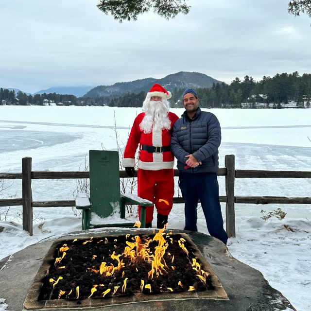Nice or Naughty? Santa’s still deciding… 👀

#lakeplacid #christmaseve #santa #lakeside #resort 
Golden Arrow Lakeside Resort | Lake Placid | Winter Vacation