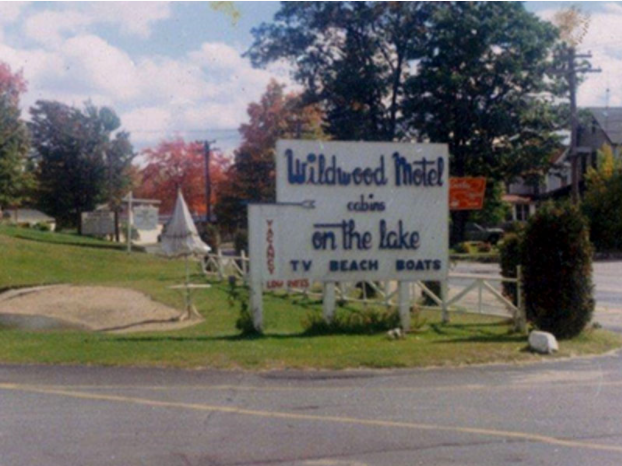 Wildwood Motel road sign