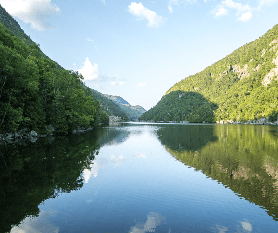 Have a picnic at the Cascade Lakes this summer for a budget friendly day date
